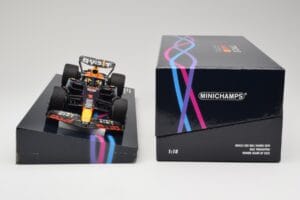 Oracle Red Bull Racing RB19 #33 M. Verstappen Miami GP 2023 Case Edition Minichamps 1:18 113233501 Gyanta – 6. kép a 7-ből