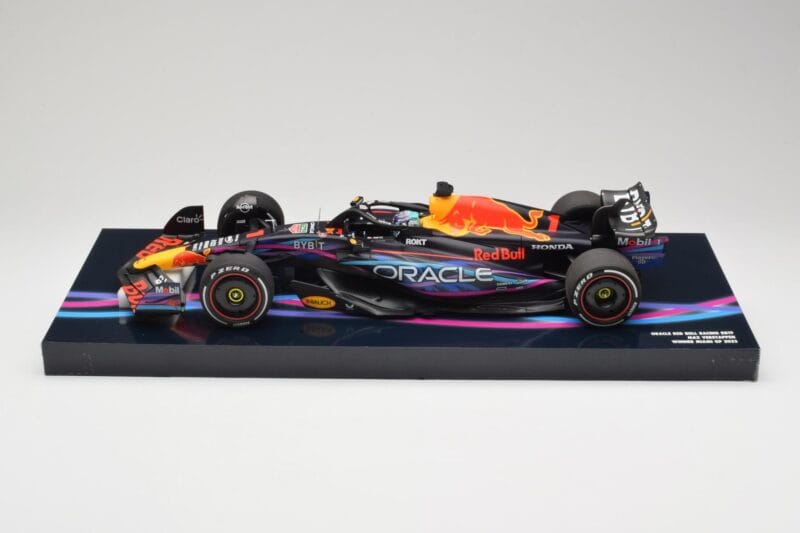 Oracle Red Bull Racing RB19 #33 M. Verstappen Miami GP 2023 Case Edition Minichamps 1:18 113233501 Gyanta