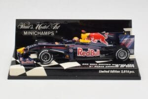 Red Bull Racing Renault RB5 #14 M. Webber Race Car 2009 Minichamps 1:43 400090114 Fém