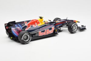 Red Bull Racing Renault RB6 #6 M. Webber F1 2010 Minichamps 1:18 110100006 Fém – 2. kép a 6-ből