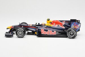 Red Bull Racing Renault RB6 #6 M. Webber F1 2010 Minichamps 1:18 110100006 Fém – 3. kép a 6-ből