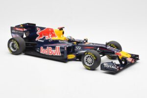 Red Bull Racing Renault RB6 #5 S. Vettel F1 World Champion 2010 Minichamps 1:18 110100005 Fém – 4. kép a 6-ből
