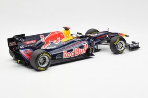 Red Bull Racing Renault RB6 #5 S. Vettel F1 World Champion Showcar 2010 Minichamps 1:18 150100075 Fém – 2. kép a 6-ből