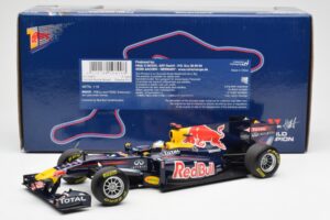 Red Bull Racing Renault RB6 #5 S. Vettel F1 World Champion Showcar 2010 Minichamps 1:18 150100075 Fém – 6. kép a 6-ből