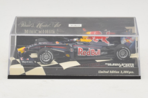 Red Bull Racing RB6 S. Vettel F1 Showcar 2010 Minichamps 1:43 400100075 Fém – 5. kép a 5-ből