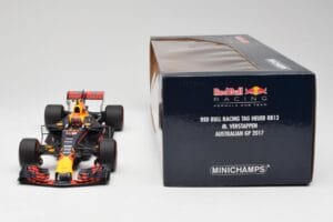 Red Bull Racing RB13 Tag Heuer #33 M. Verstappen Australian GP 2017 Minichamps 1:18 110170033 Gyanta – 6. kép a 7-ből