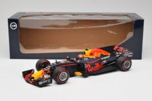 Red Bull Racing RB13 Tag Heuer #33 M. Verstappen Australian GP 2017 Minichamps 1:18 110170033 Gyanta – 7. kép a 7-ből