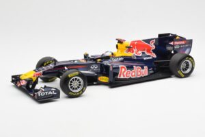 Red Bull Racing Renault RB7 #1 S. Vettel F1 World Champion Showcar 2011 Minichamps 1:18 113110271 Fém