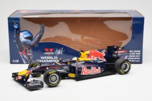 Red Bull Racing Renault RB7 #1 S. Vettel F1 World Champion Showcar 2011 Minichamps 1:18 113110271 Fém – 6. kép a 6-ből