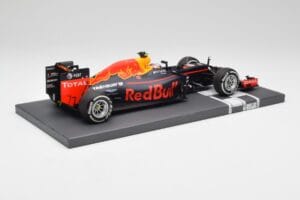 Red Bull RB12 #33 M. Verstappen Spain GP Winner 2016 Minichamps 1:18 117160333 Fém – 3. kép a 7-ből