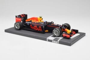 Red Bull RB12 #33 M. Verstappen Spain GP Winner 2016 Minichamps 1:18 117160333 Fém – 4. kép a 7-ből