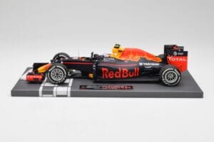 Red Bull RB12 #33 M. Verstappen Spain GP Winner 2016 Minichamps 1:18 117160333 Fém