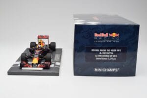 Red Bull RB12 #33 M. Verstappen Spain GP Winner 2016 Minichamps 1:18 117160333 Fém – 7. kép a 7-ből