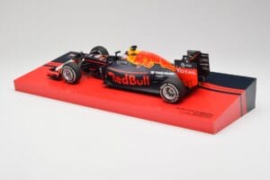 Red Bull RB12 #33 M. Verstappen Spain GP Winner 2016 Minichamps 1:18 147160533 Fém – 5. kép a 6-ből