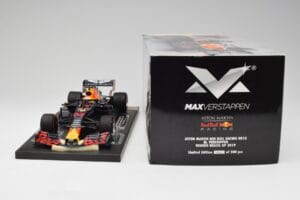 Red Bull RB15 #33 M. Verstappen Brazil GP Winner 2019 Minichamps 1:18 113191933 Fém – 7. kép a 7-ből