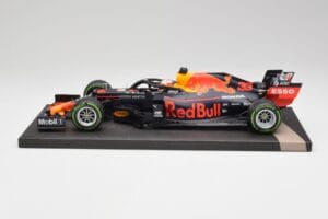 Red Bull RB15 #33 M. Verstappen German GP Winner Wet 2019 Minichamps 1:18 113191133 Fém