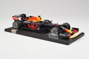 Red Bull RB16 #33 M. Verstappen Abu Dhabi GP Winner 2020 Minichamps 1:18 113201733 Fém – 4. kép a 6-ből