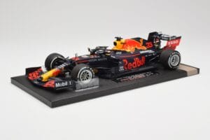 Red Bull RB16 #33 M. Verstappen Red Bull Racing 70th Anniversary GP Winner 2020 Minichamps 1:18 113200533-M1 Gyanta – 2. kép a 7-ből