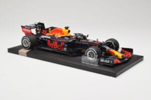 Red Bull RB16 #33 M. Verstappen Red Bull Racing 70th Anniversary GP Winner 2020 Minichamps 1:18 113200533-M1 Gyanta – 4. kép a 7-ből