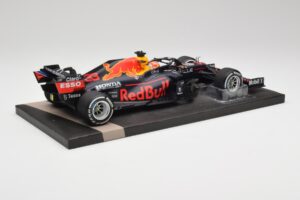 Red Bull RB16B #33 M. Verstappen Dutch GP Winner 2021 Minichamps 1:18 113212533 Fém – 3. kép a 7-ből