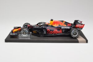Red Bull RB16B #33 M. Verstappen Dutch GP Winner 2021 Minichamps 1:18 113212533 Fém