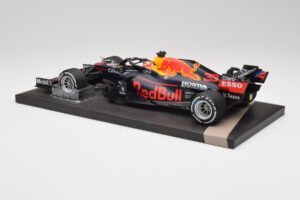 Red Bull RB16B #33 M. Verstappen Dutch GP Winner 2021 Minichamps 1:18 113212533 Fém – 5. kép a 7-ből