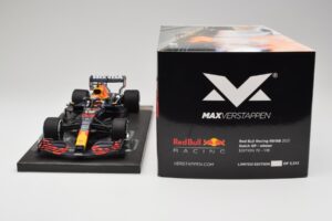 Red Bull RB16B #33 M. Verstappen Dutch GP Winner 2021 Minichamps 1:18 113212533 Fém – 7. kép a 7-ből