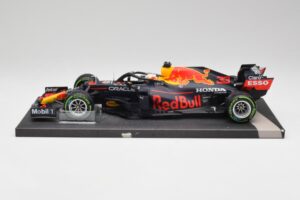 Red Bull RB16B #33 M. Verstappen Emilia Romagna GP Winner 2021 Minichamps 1:18 113210233T Fém