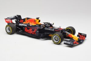 Red Bull RB16B #33 M. Verstappen Emilia Romagna GP Winner Mid Race Tyres 2021 Minichamps 1:18 110210133 Fém – 4. kép a 7-ből