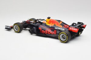 Red Bull RB16B #33 M. Verstappen Emilia Romagna GP Winner Mid Race Tyres 2021 Minichamps 1:18 110210133 Fém – 5. kép a 7-ből