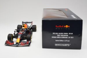 Red Bull RB16B #33 M. Verstappen Emilia Romagna GP Winner Mid Race Tyres 2021 Minichamps 1:18 110210133 Fém – 7. kép a 7-ből