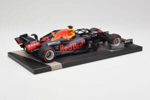 Red Bull RB16B #33 M. Verstappen Abu Dhabi GP 2021 Winner Missing Figurine & Pitboard Minichamps 1:18 113212333 Gyanta – 3. kép a 7-ből