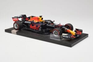 Red Bull RB16B #33 M. Verstappen Abu Dhabi GP 2021 Winner Missing Figurine & Pitboard Minichamps 1:18 113212333 Gyanta – 4. kép a 7-ből