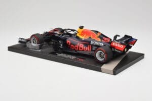 Red Bull RB16B #33 M. Verstappen Abu Dhabi GP 2021 Winner Missing Figurine & Pitboard Minichamps 1:18 113212333 Gyanta – 5. kép a 7-ből