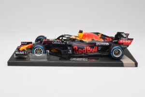 Red Bull RB16B #33 M. Verstappen Belgian GP 2021 Winner Minichamps 1:18 113211333 Gyanta