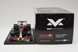 Red Bull RB16B #33 M. Verstappen Belgian GP 2021 Winner Minichamps 1:18 113211333 Gyanta – 7. kép a 7-ből