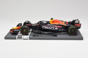 Red Bull RB18 #1 M. Verstappen Japan GP Winner No Figure 2022 Minichamps 1:18 113221801B Fém