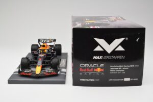 Red Bull RB18 #1 M. Verstappen Japan GP Winner No Figure 2022 Minichamps 1:18 113221801B Fém – 7. kép a 7-ből