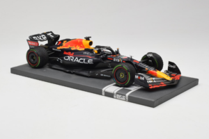 Red Bull Racing RB18 #1 M. Verstappen Japan GP Winner 2022 Minichamps 1:18 113221801FB-R1 Fém – 4. kép a 8-ből