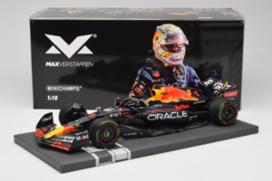 Red Bull Racing RB18 #1 M. Verstappen Japan GP Winner 2022 Minichamps 1:18 113221801FB-R1 Fém – 8. kép a 8-ből