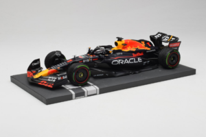 Red Bull Racing RB18 #1 M. Verstappen Japan GP Winner 2022 Minichamps 1:18 113221801FB-R1 Fém – 2. kép a 8-ből