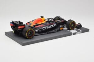 Red Bull RB18 Oracle #1 M. Verstappen Abu Dhabi GP 2022 Winner Minichamps 1:18 113222201 Gyanta – 3. kép a 7-ből