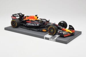 Red Bull RB18 Oracle #1 M. Verstappen Abu Dhabi GP 2022 Winner Minichamps 1:18 113222201 Gyanta – 4. kép a 7-ből