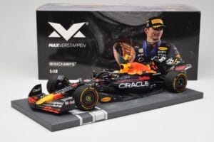 Red Bull RB18 Oracle #1 M. Verstappen Abu Dhabi GP 2022 Winner Minichamps 1:18 113222201 Gyanta – 7. kép a 7-ből