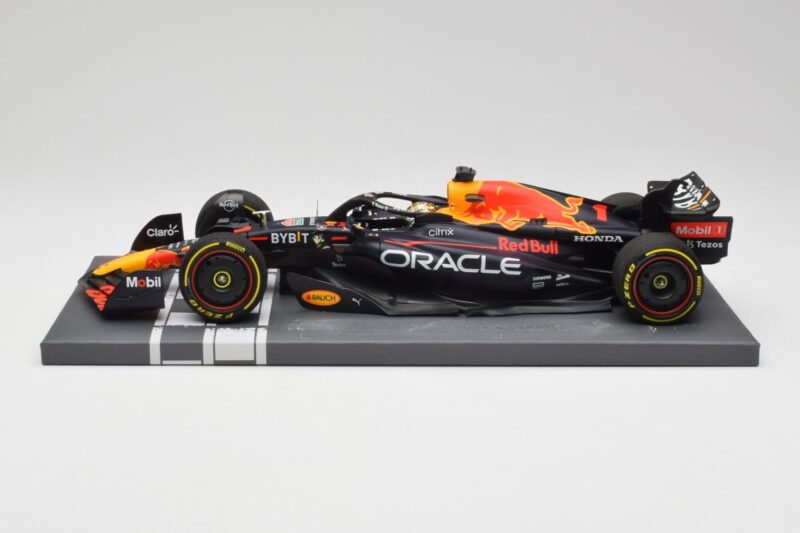 Red Bull RB18 Oracle #1 M. Verstappen Abu Dhabi GP 2022 Winner Minichamps 1:18 113222201 Gyanta