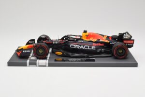 Red Bull RB18 Oracle #1 M. Verstappen Dutch GP 2022 Winner Minichamps 1:18 113221501 Gyanta