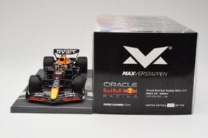 Red Bull RB18 Oracle #1 M. Verstappen Dutch GP 2022 Winner Minichamps 1:18 113221501 Gyanta – 6. kép a 7-ből