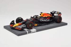 Red Bull RB18 Oracle #1 M. Verstappen Italian GP 2022 Winner Minichamps 1:18 113221601 Gyanta – 2. kép a 7-ből