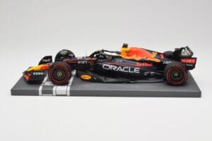 Red Bull RB18 Oracle #1 M. Verstappen Italian GP 2022 Winner Minichamps 1:18 113221601 Gyanta
