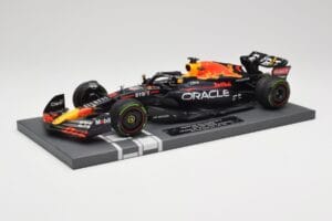Red Bull RB18 Oracle #1 M. Verstappen Japanese GP 2022 World Champion Minichamps 1:18 113221801 Gyanta – 2. kép a 7-ből